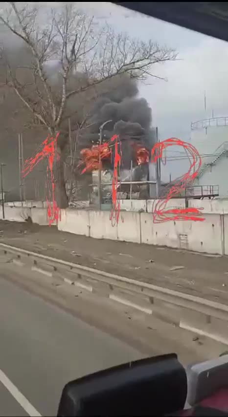 В Курской области после атаки беспилотника загорелся склад с горюче-смазочными материалами