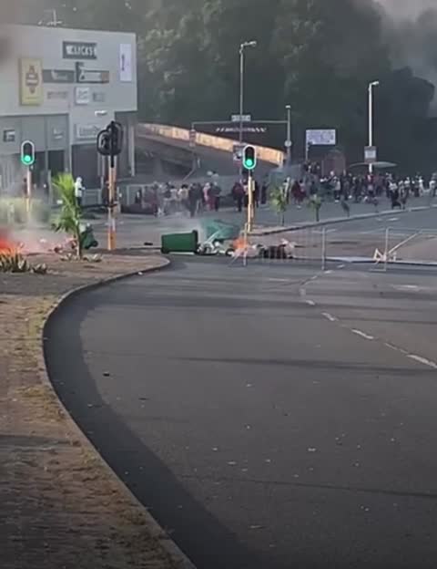 Protesters block M19