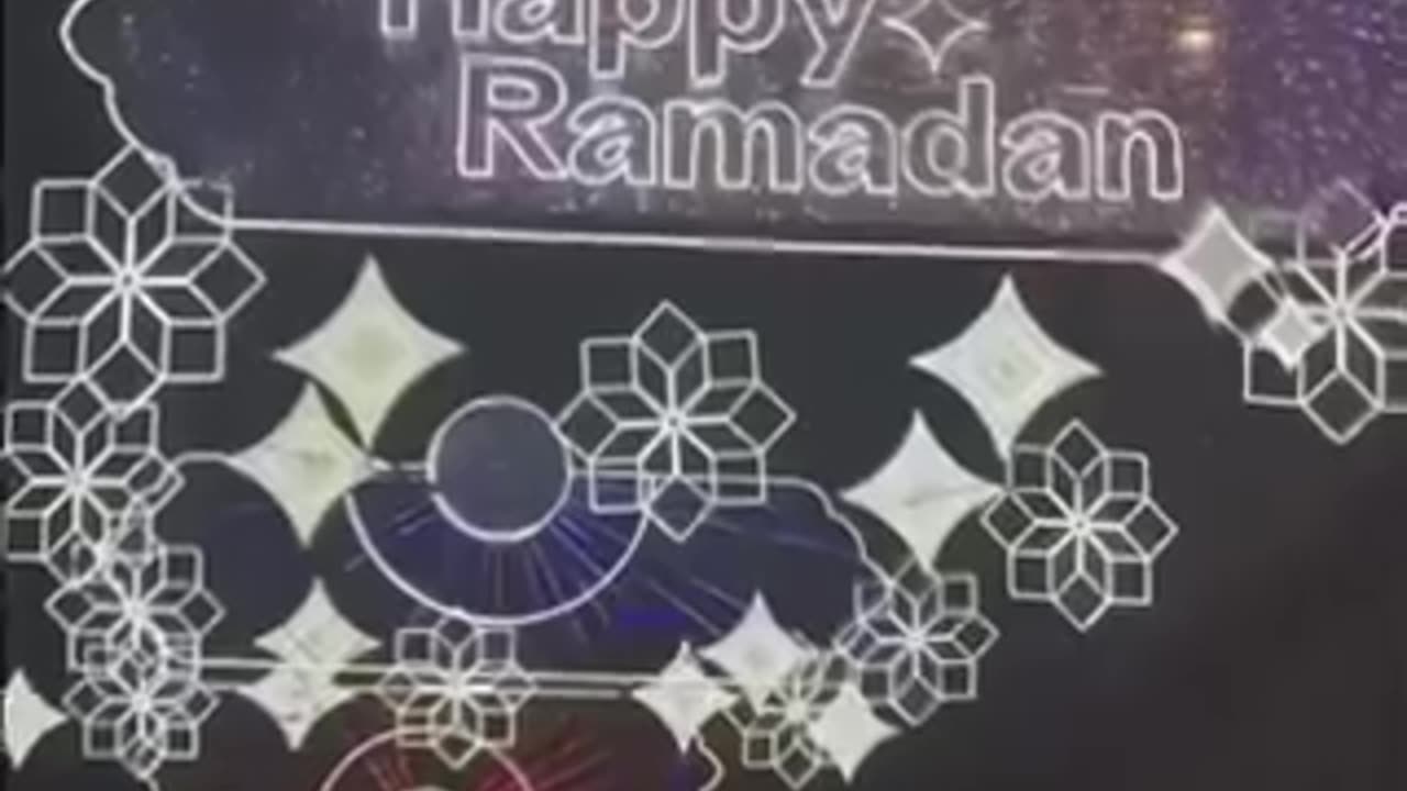 πͺπΊπ¬π§ #Ramadan #PoliticallyCorrect The mayor of London turns the lights of Ramadan