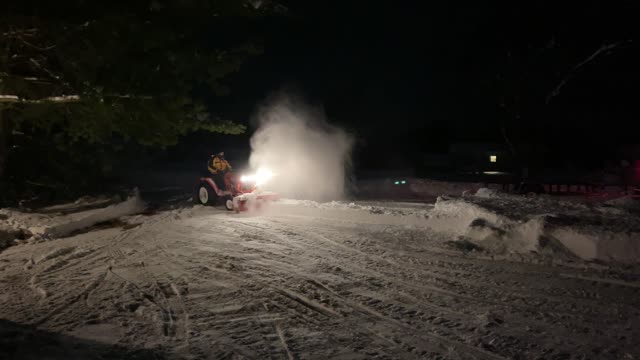 Ingersoll 4020 throwing snow