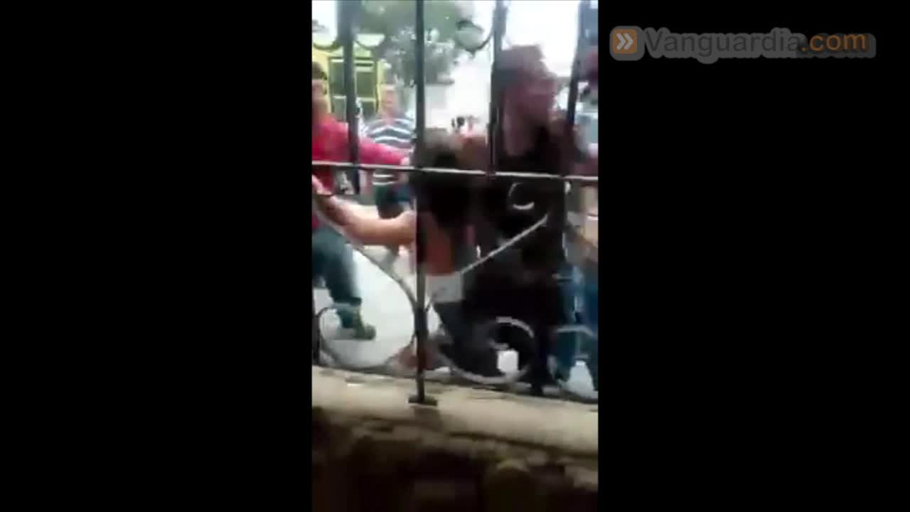 Atrapan y golpean a pareja que intentó robar a un adulto mayor en Bucaramanga