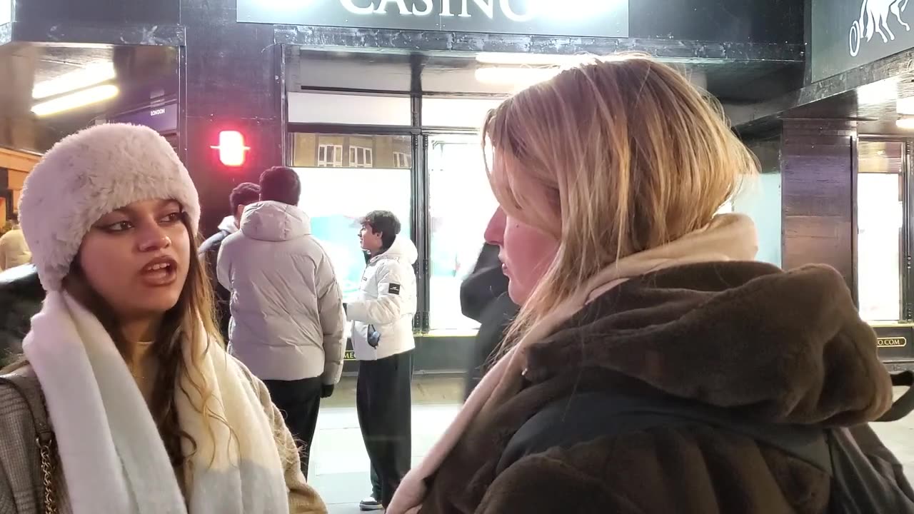 Leicester Square - Amy & Hindu Lady, She Starts To Compare Christianity to Islam