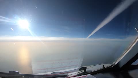 A330 CROSSING AIRCRAFT ON THE SKY