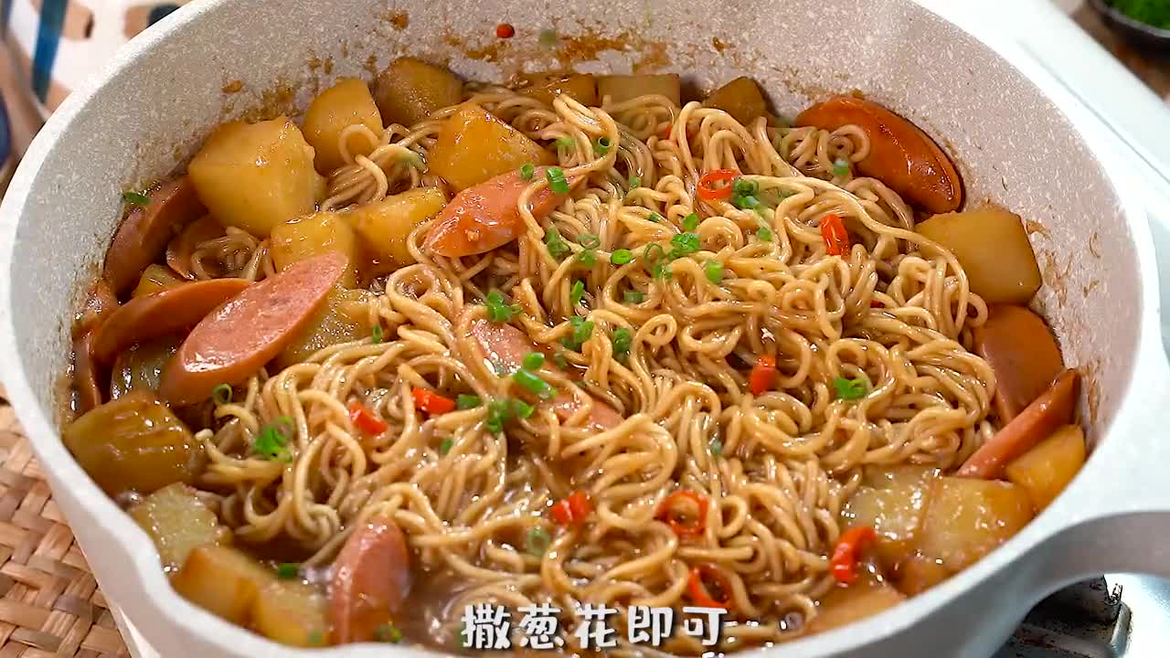 I haven't eaten stewed noodles for a long time. Arrange it quickly!