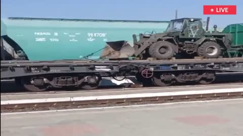 HIMARS destroy Russia’s train of over 40 cars in Kherson Region.