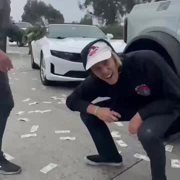 Californie : La porte d’un fourgon blindé s’ouvre sur l’autoroute