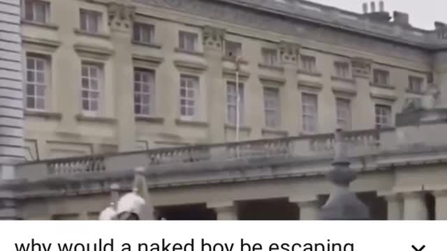 Video of Naked Boy Escaping Buckingham Palace