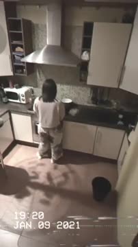 Poltergeist in the kitchen
