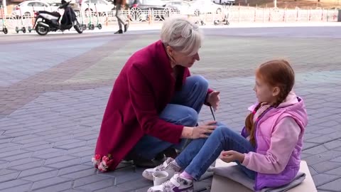 See how a simple act of kindness uplifts a homeless person