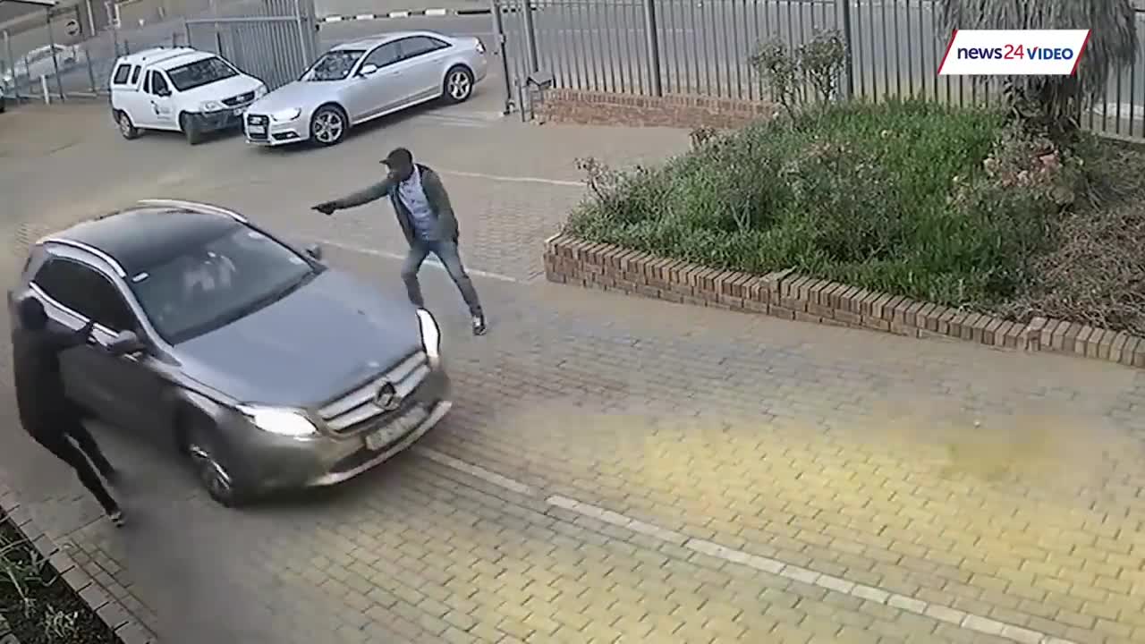 Car Jacking Fails . Self Defense . Victims Fight Back . Instant Karma