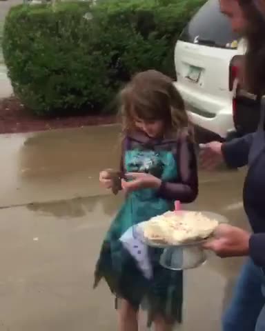 Little Girl's Friends Sing Birthday Song for Her From Their Cars Parked Outside Her House