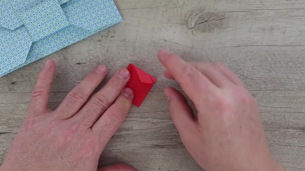 Valentines Day Crafts. Message Origami Envelope Heart.