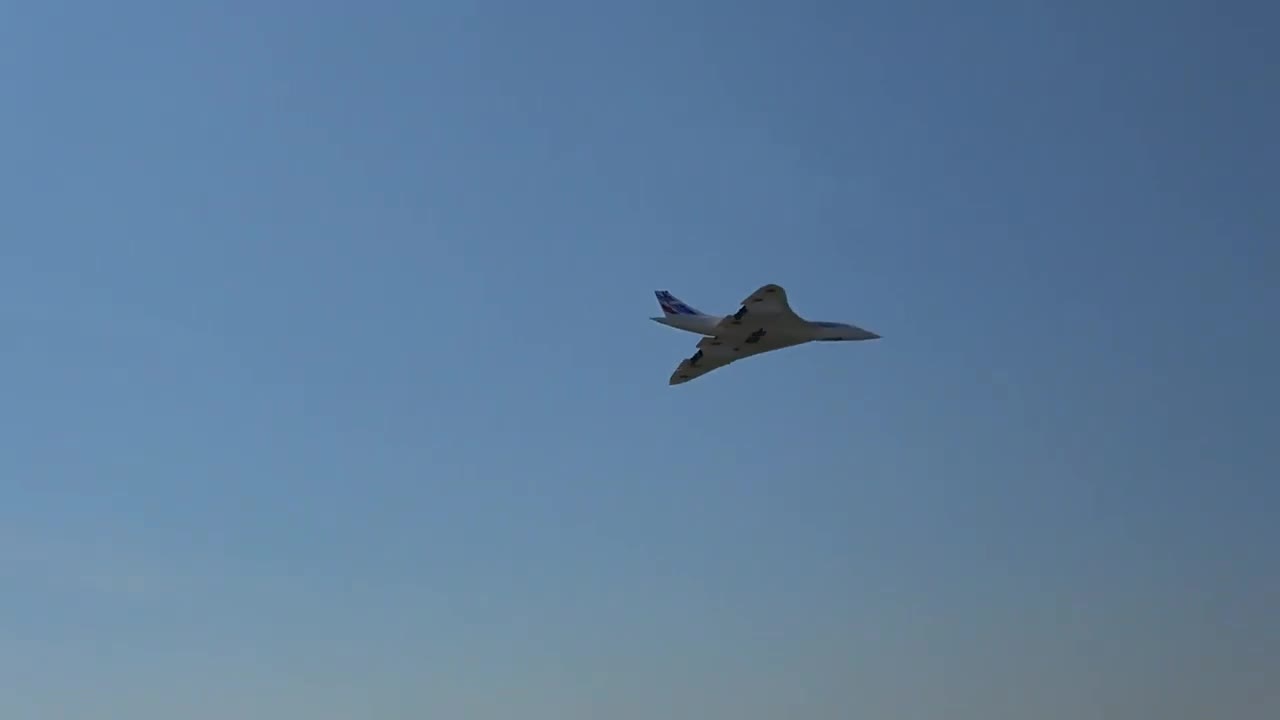 The aircraft black box is a signal transceiver