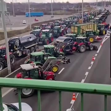 HUGE 🚜 🚜 | The Dutch farmers have now BLOCKED the border crossing