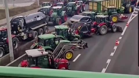 HUGE 🚜 🚜 | The Dutch farmers have now BLOCKED the border crossing