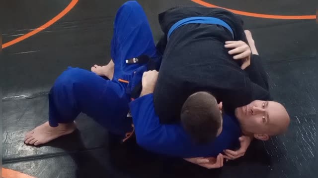 Side control escape: Elbow frame