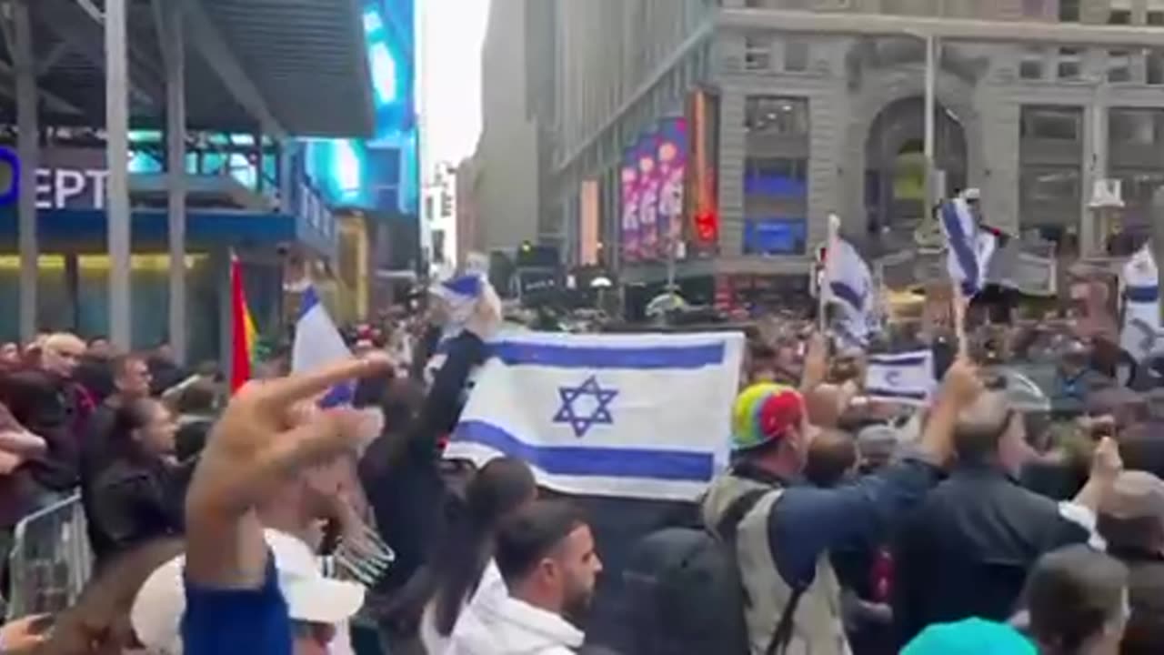 WATCH: In New York City pro Israel and pro Palestinian protesters are clashing with each other.