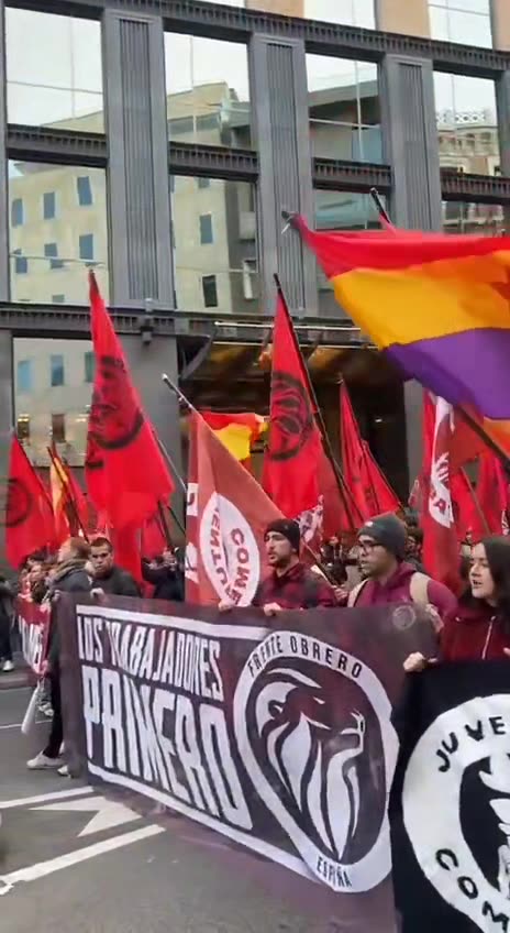 Izquierda y mamandurria.