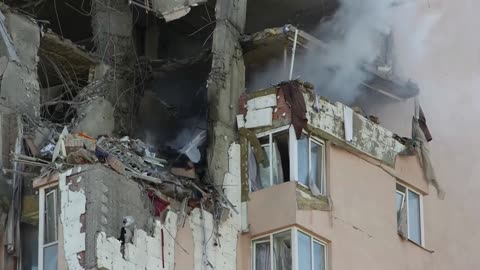 Ukraine Crisis:missile strikes residential building in kyiv say ukraine authority