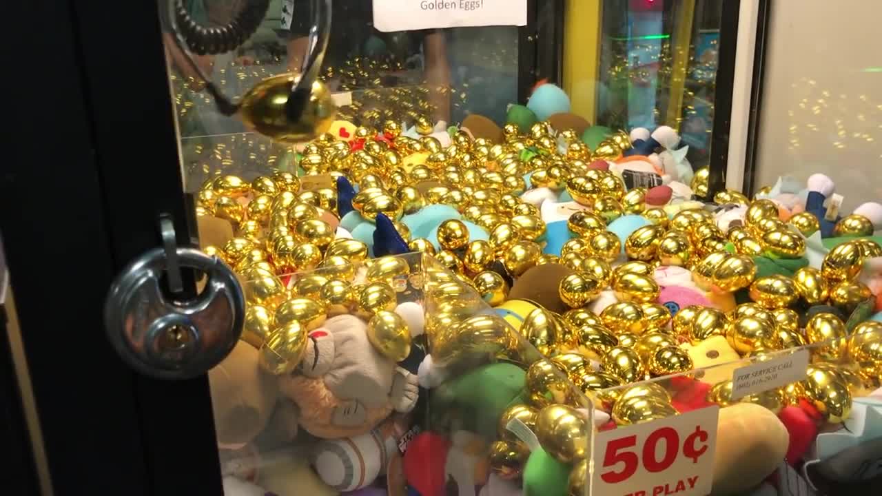 WON CASH FROM GOLDEN EGG CASH CLAW MACHINE!