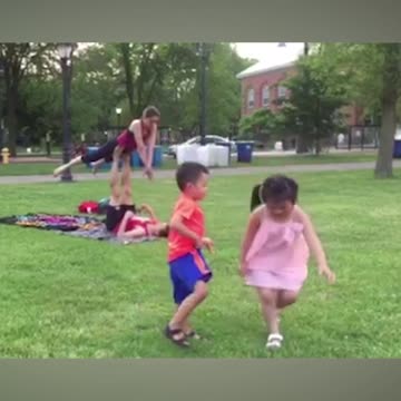 Hilarious Kids Have A Blast Mimicking Yoga Couple In The Park