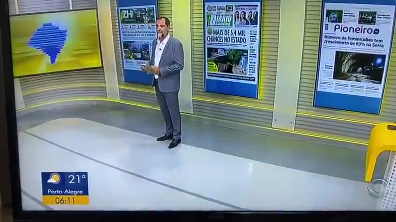 jornalista da RBS, filial da Globo, se nega a dar notícia do seu próprio jornal impresso, a Zero Hora.