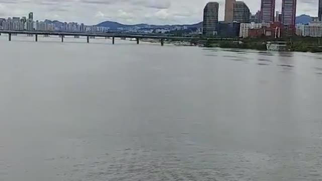 The view of the Han River from the subway