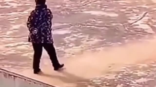 Noooooo No Nooooo.....Whats Happening, Did he fell