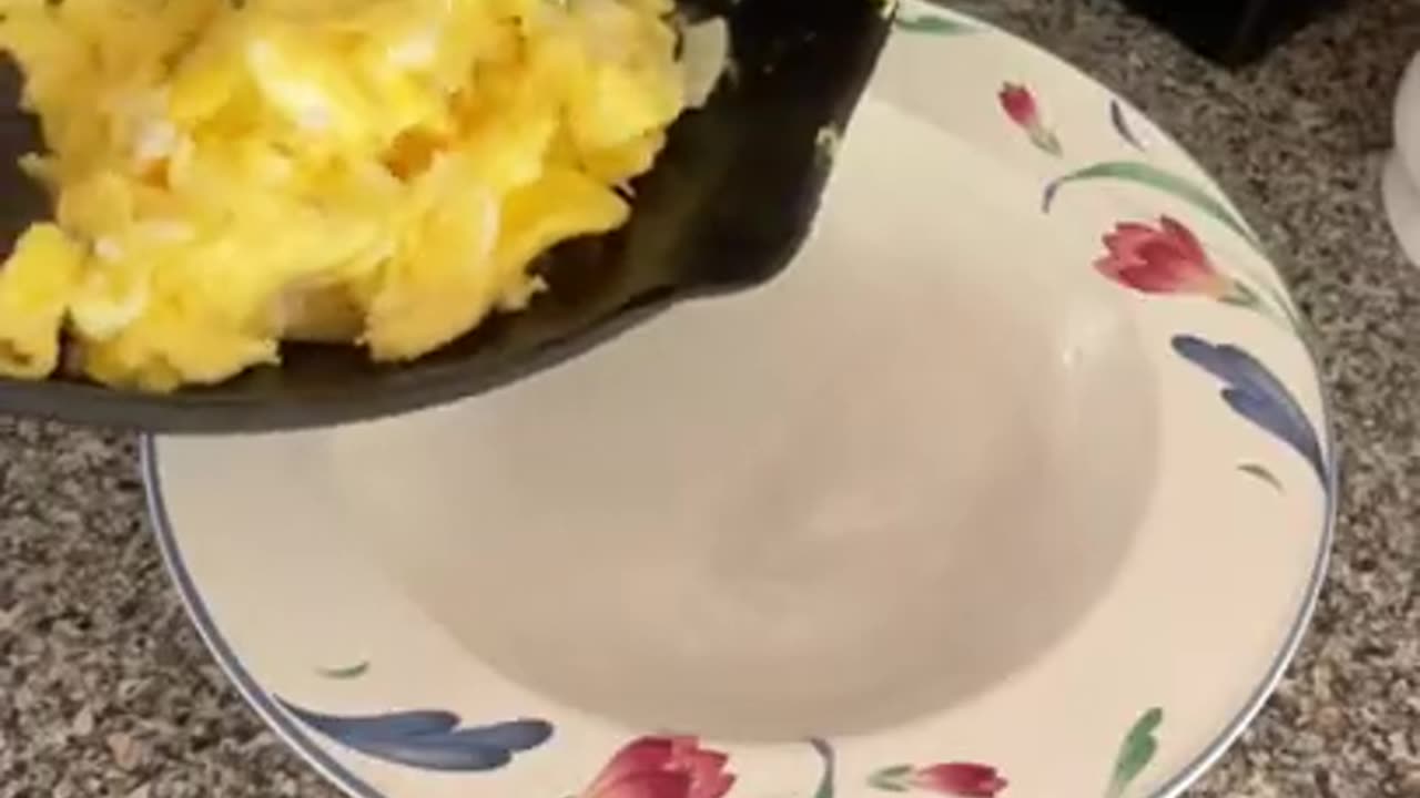 Scrambled eggs на завтрак / #shorts #cooking