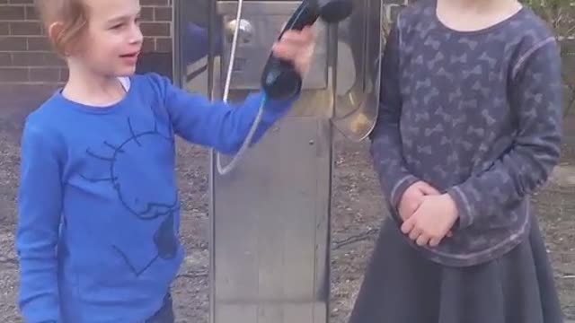 Kids Encounter Payphone For The First Time!