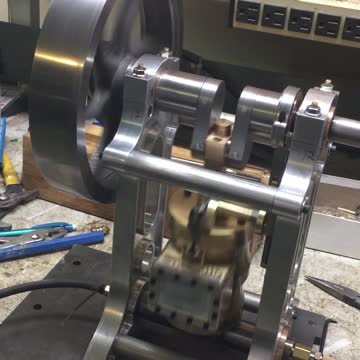 Coventry steam engine by Roy Ozouf