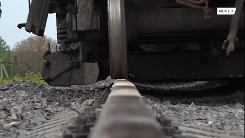 ΡΩΣΟΙ ΣΤΡΑΤΙΩΤΕΣ ΚΑΤΑΣΚΕΥΑΖΟΥΝ ΓΕΦΥΡΑ