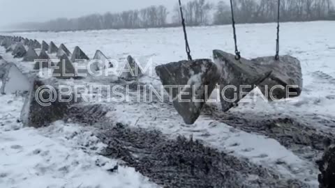 Ukrainians Reuseing Russian "Dragon's Teeth"