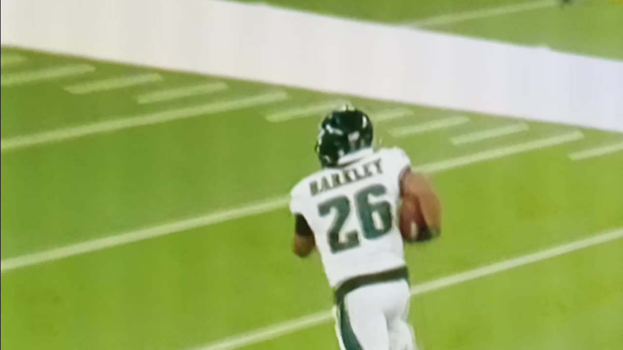 Saquon takes it to the house