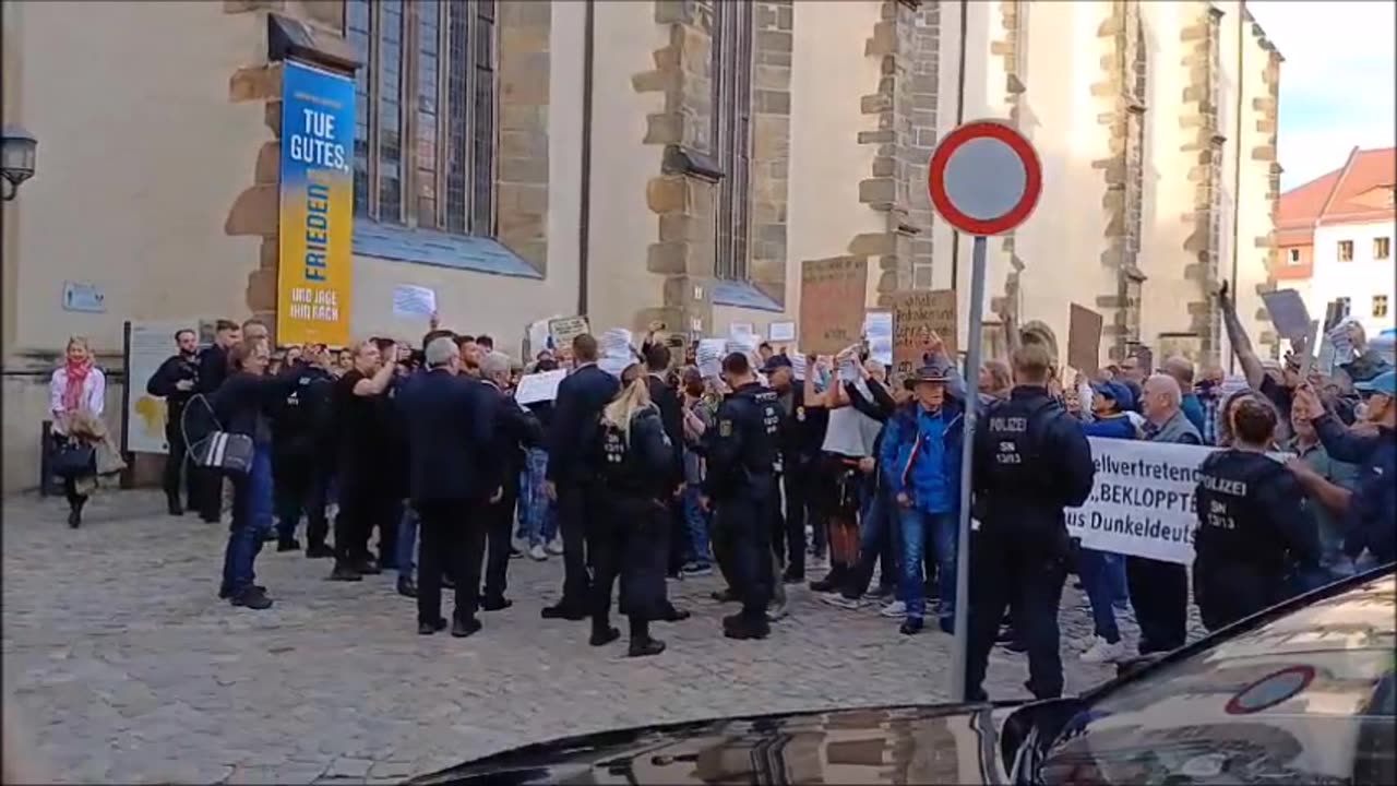 JOACHIM GAUCK - Bautzen, Petridom, 12 04 2024 - Begrüßung HAU AB, Schilderdemo