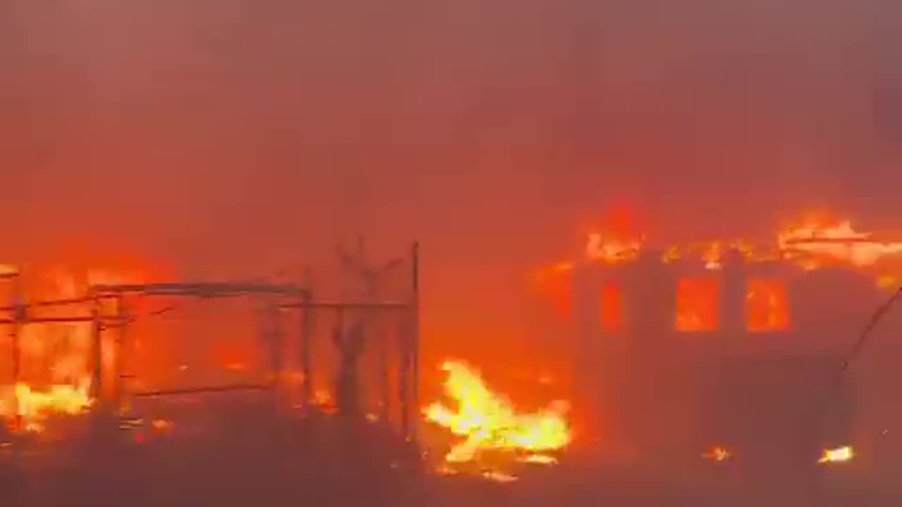 Horrifying footage inside a car from Maui wildfires escape