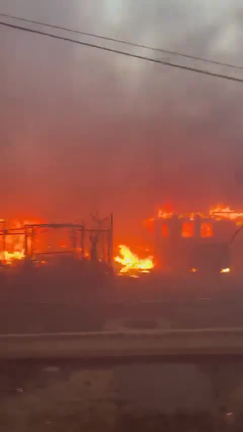 Horrifying footage inside a car from Maui wildfires escape