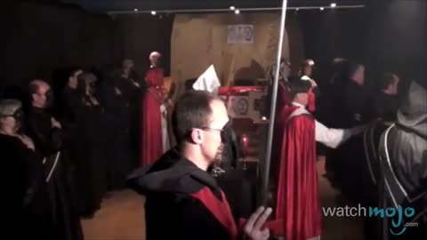 Top 10 Secret Societies DOCUMENTARIO parla delle credenze soprannaturali e paranormali (come stregoneria, lupi mannari, magia e vampiri) e pratiche occulte nell'Europa centrale adottati dal regime sionazista