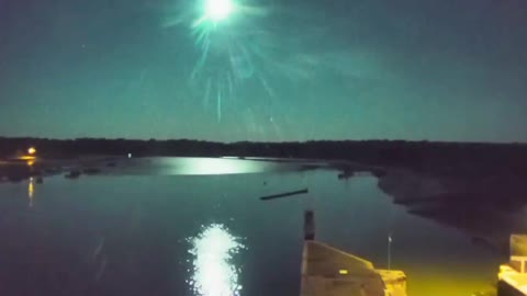 NEW - Bright green fireball illuminated the sky over Brittany