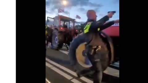 Ole hyvä ja jaa minut, jos näet minut! Tämä poliisi on ehjä... Alankomaat