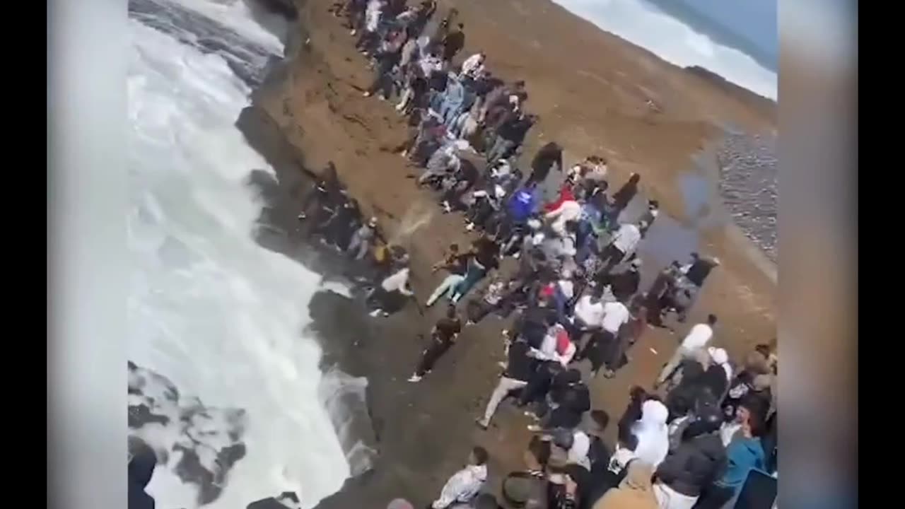 Man saves people from deadly waves in Morocco