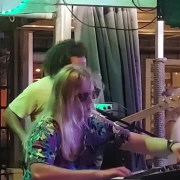 Hunter Myers (Funky Lampshades) - LIVE @ OSO (Short 10)