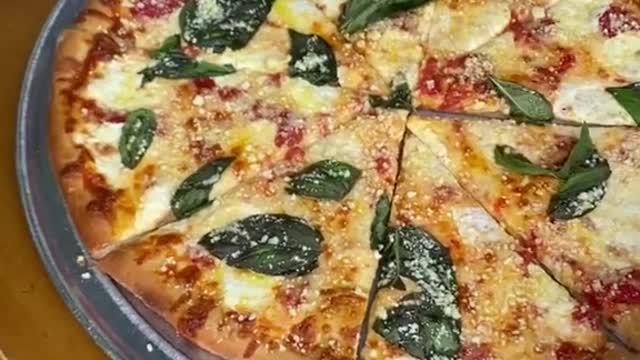 Grilled pizza with cheese