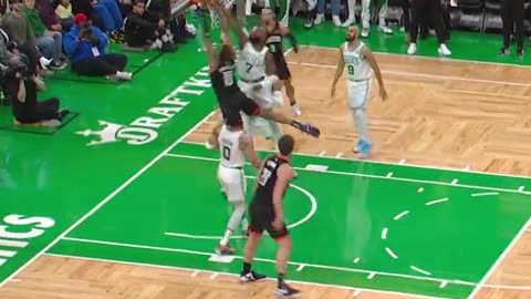 NBA - Jaylen Brown stuffs it at the rim! Rockets-Celtics