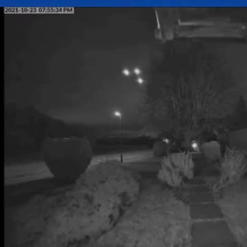 ★ Un OVNI filmé par une caméra de télésurveillance Possible TR3B