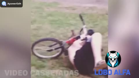 Fun videos of bicycles let's laugh a lot kk 2021 many falls very good kkk.