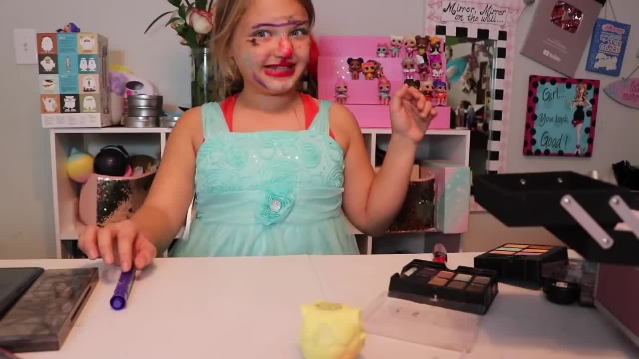 BERTHA'S MAKEUP TUTORIAL FUNNY MAKE UP Tutorial FAIL