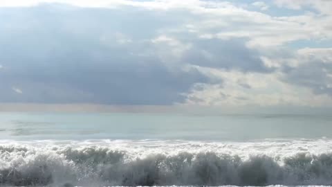 Relaxing Sounds of Waves Hitting the Beach