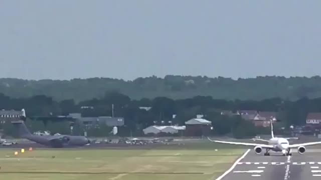 Two flight in same runway