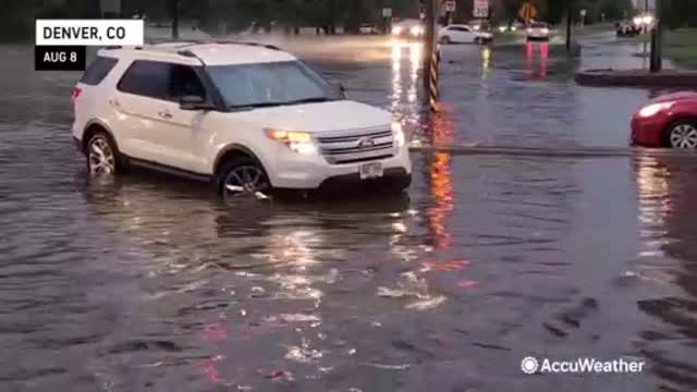 Flash flooding leaves cars stranded in intersection